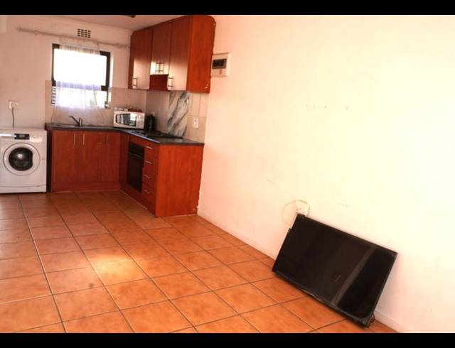 2 BEDROOM TOWNHOUSE FOR SALE IN BARDALE VILLAGE